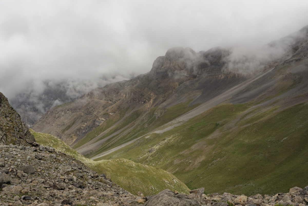 Une raide descente vers S-charl