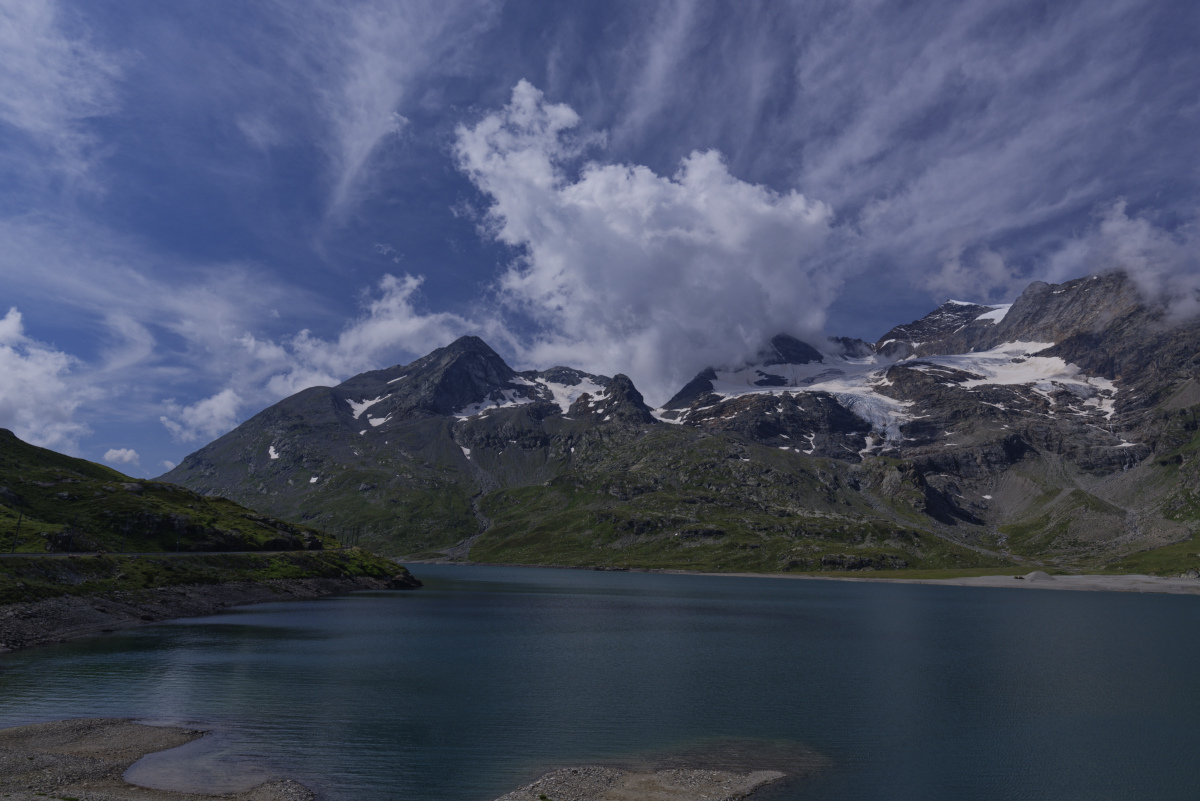 Le Lago Bianco sur le chemin de Bernina